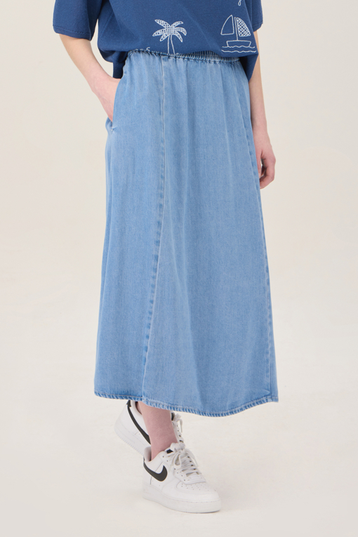https://img.benettonmall.com/PARTS/KB/25S/BASKF3531BL_MB_D0.jpg