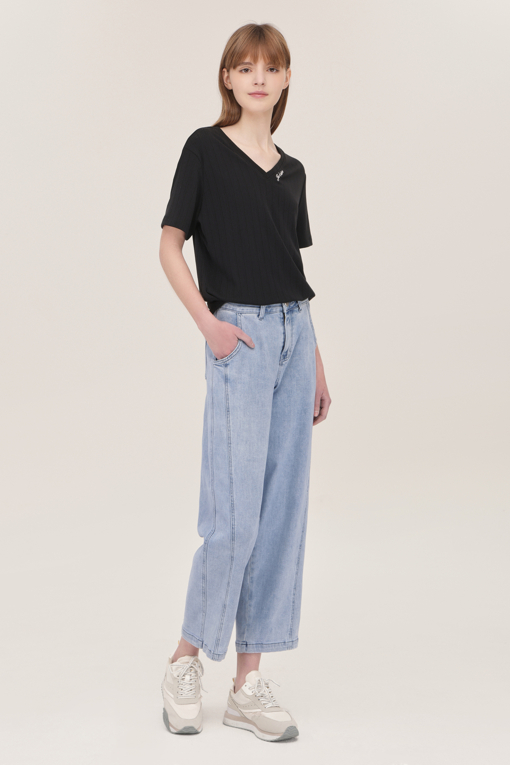 https://img.benettonmall.com/PARTS/KB/25S/BATSE6531BK_MB_D5.jpg