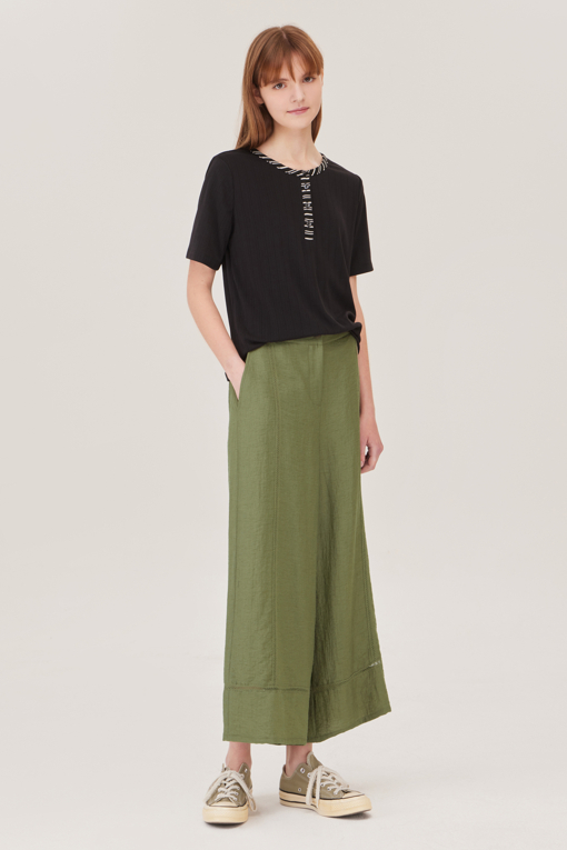 https://img.benettonmall.com/PARTS/KB/25S/BATSE7531BK_MB_D5.jpg