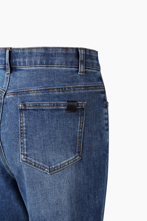 https://img.benettonmall.com/PARTS/KB/26F/BADP02641IN_MB_D4.jpg