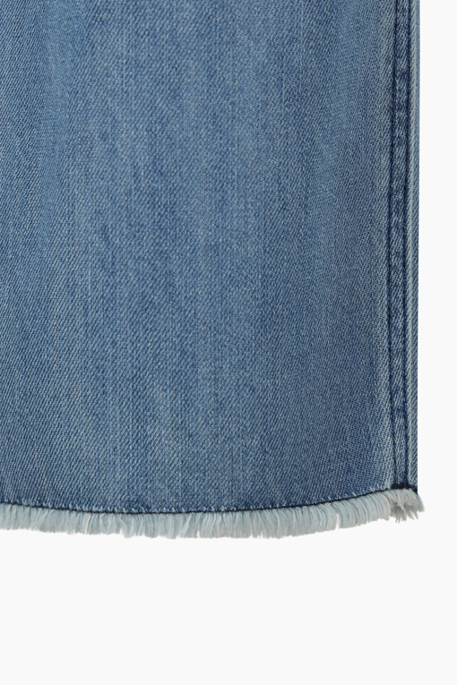 https://img.benettonmall.com/PARTS/KB/26F/BADP04641IN_MB_D4.jpg