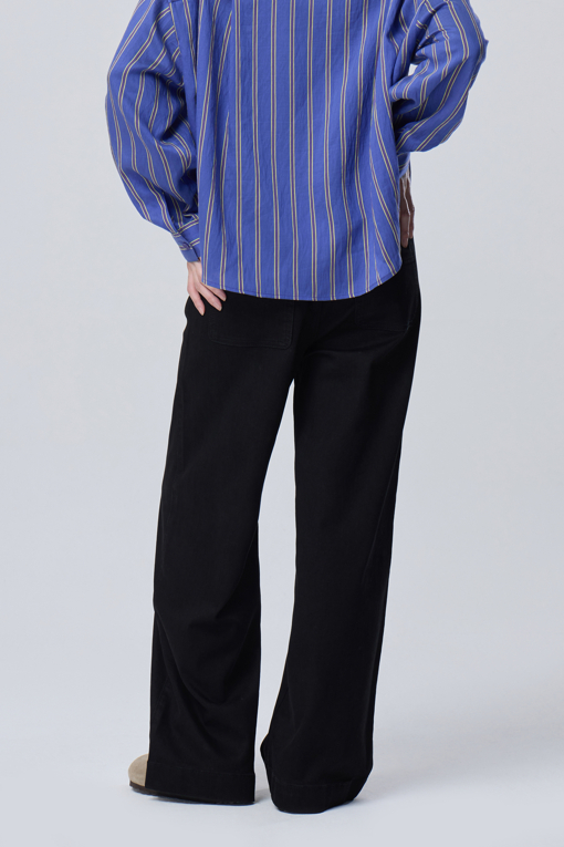 https://img.benettonmall.com/PARTS/KB/26F/BADP05641BK_MB_M1.jpg?cb=1788777022