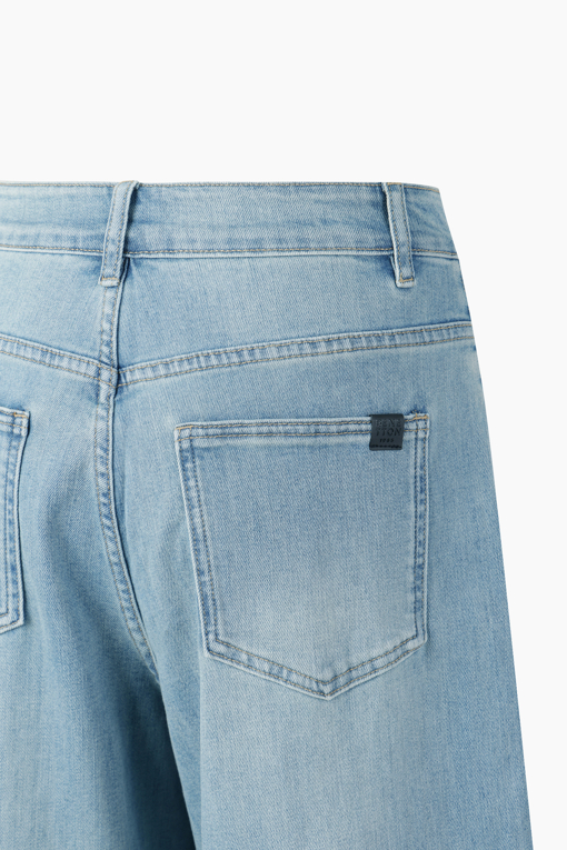 https://img.benettonmall.com/PARTS/KB/26F/BADP07641IN_MB_D15.jpg?cb=1788777022