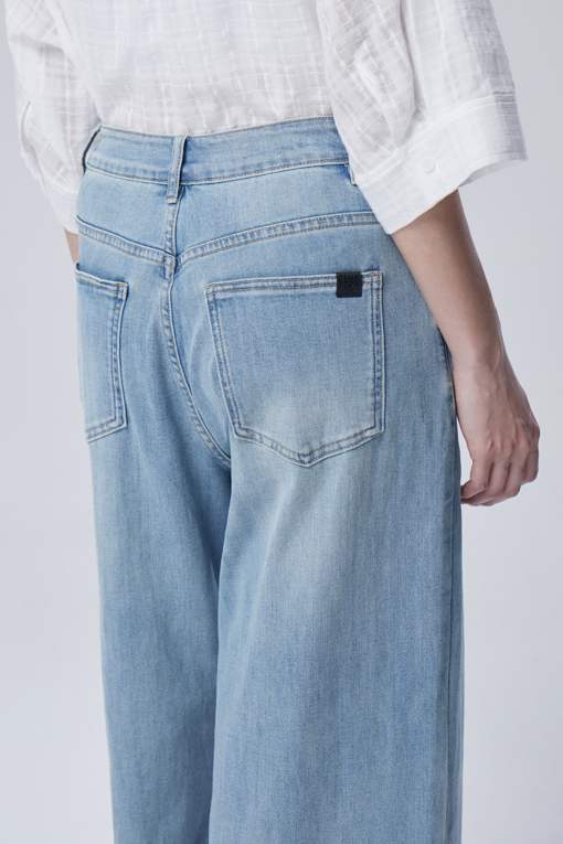 https://img.benettonmall.com/PARTS/KB/26F/BADP07641IN_MB_D4.jpg?cb=1788777022