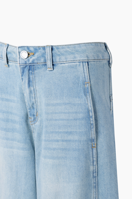https://img.benettonmall.com/PARTS/KB/26F/BADP08641IN_MB_D13.jpg?cb=1788777022
