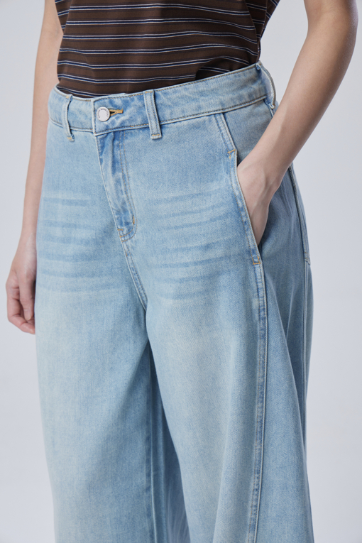 https://img.benettonmall.com/PARTS/KB/26F/BADP08641IN_MB_D3.jpg?cb=1788777022