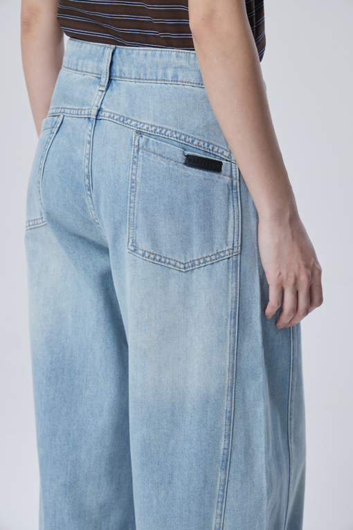 https://img.benettonmall.com/PARTS/KB/26F/BADP08641IN_MB_D4.jpg?cb=1788777022