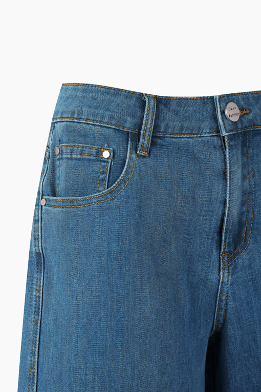 https://img.benettonmall.com/PARTS/KB/26F/BADP09641IN_MB_D13.jpg?cb=1788777022