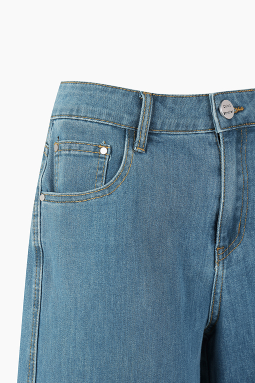 https://img.benettonmall.com/PARTS/KB/26F/BADP09641IN_MB_D3.jpg