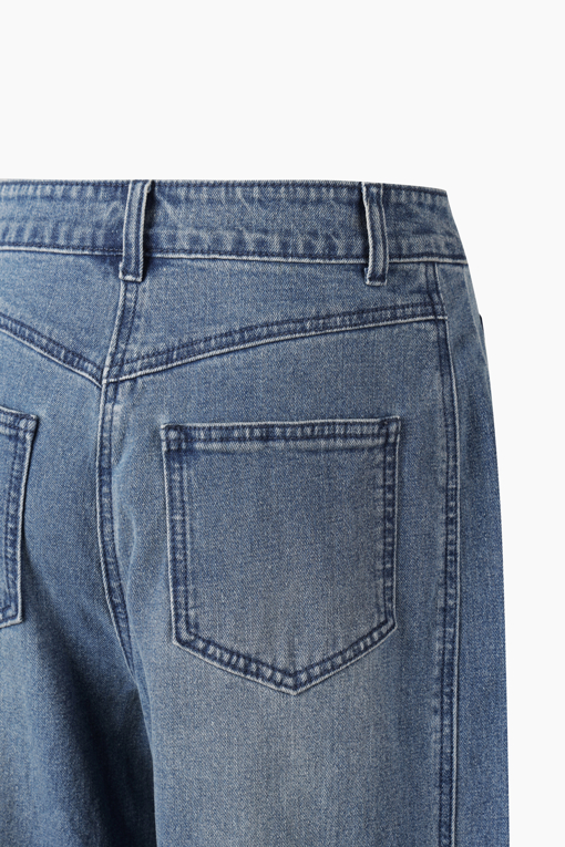 https://img.benettonmall.com/PARTS/KB/26F/BADP10641IN_MB_D5.jpg