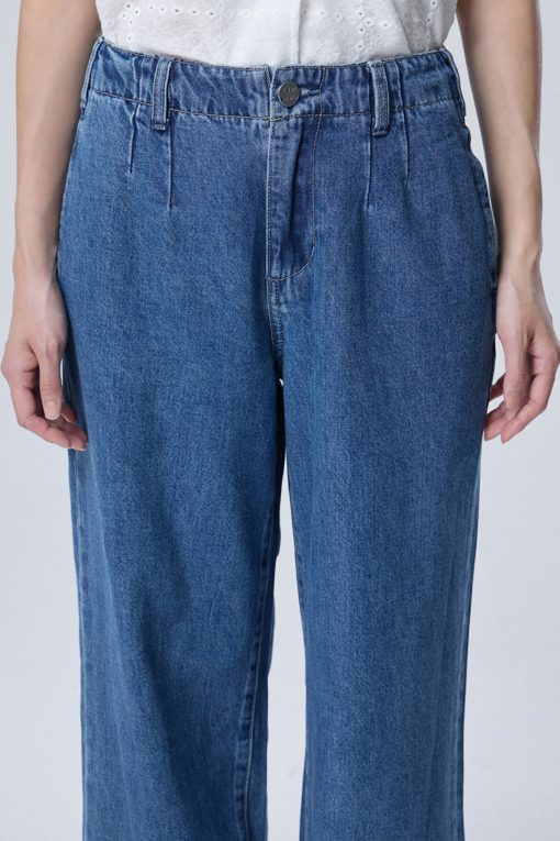 https://img.benettonmall.com/PARTS/KB/26F/BADP11641IN_MB_D2.jpg