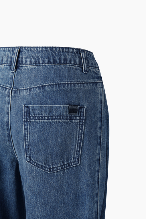 https://img.benettonmall.com/PARTS/KB/26F/BADP16641IN_MB_D4.jpg