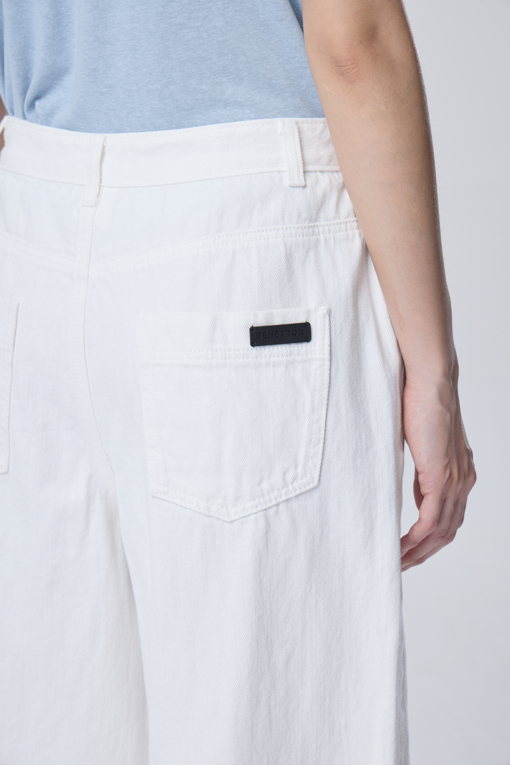 https://img.benettonmall.com/PARTS/KB/26F/BADP30641WH_MB_D4.jpg?cb=1788777022