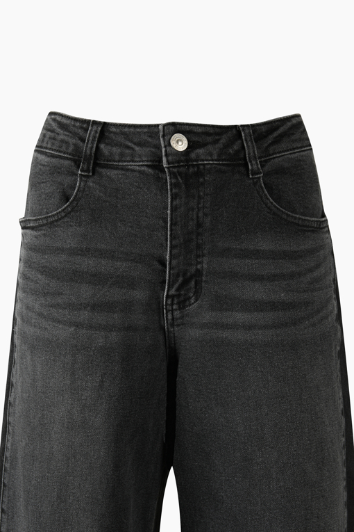 https://img.benettonmall.com/PARTS/KB/26F/BADP52661BK_MB_D2.jpg