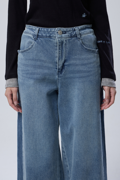 https://img.benettonmall.com/PARTS/KB/26F/BADP52661IN_MB_M2.jpg