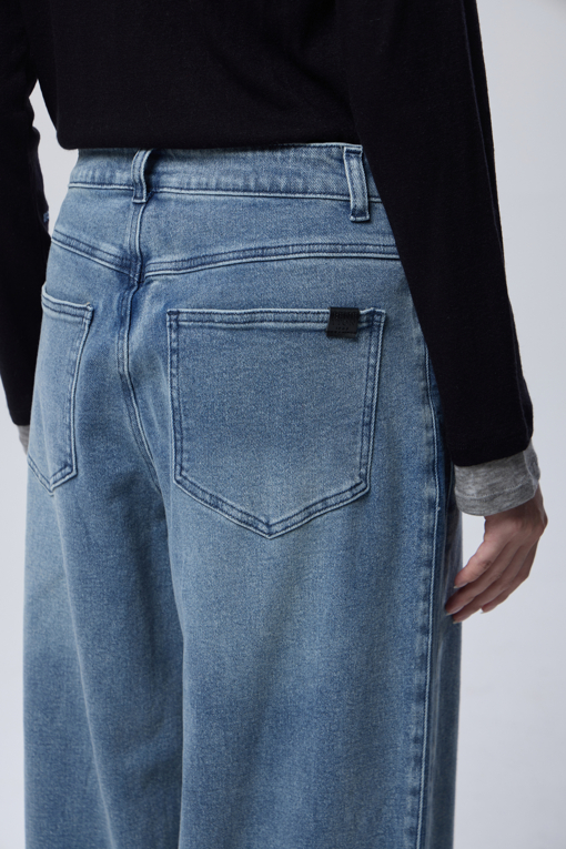 https://img.benettonmall.com/PARTS/KB/26F/BADP52661IN_MB_M4.jpg