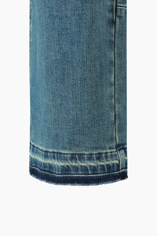 https://img.benettonmall.com/PARTS/KB/26F/BADP55661IN_MB_D4.jpg