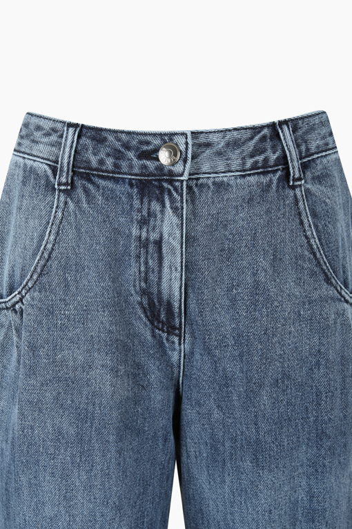 https://img.benettonmall.com/PARTS/KB/26F/BADP71661IN_MB_D2.jpg