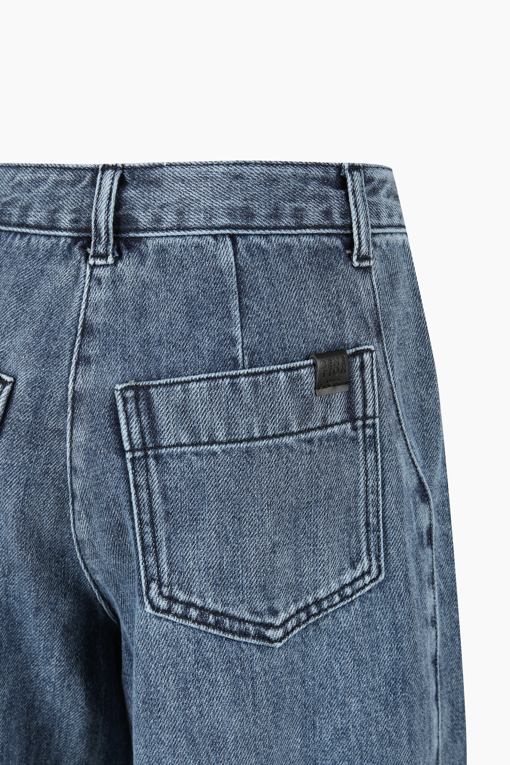 https://img.benettonmall.com/PARTS/KB/26F/BADP71661IN_MB_D4.jpg