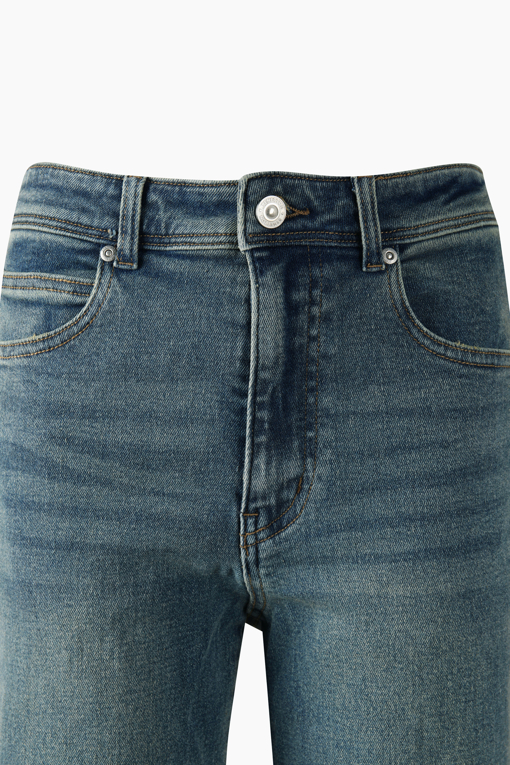 https://img.benettonmall.com/PARTS/KB/26F/BADP74661IN_MB_D2.jpg