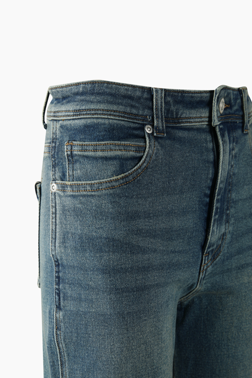 https://img.benettonmall.com/PARTS/KB/26F/BADP74661IN_MB_D3.jpg
