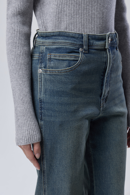 https://img.benettonmall.com/PARTS/KB/26F/BADP74661IN_MB_M3.jpg
