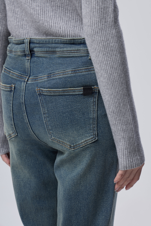https://img.benettonmall.com/PARTS/KB/26F/BADP74661IN_MB_M4.jpg