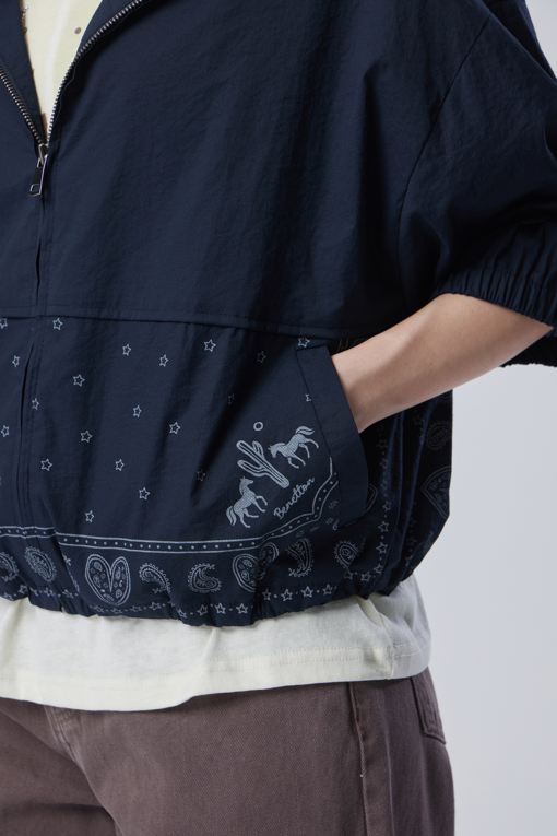 https://img.benettonmall.com/PARTS/KB/26F/BAJP01641NY_MB_D4.jpg?cb=1788777022