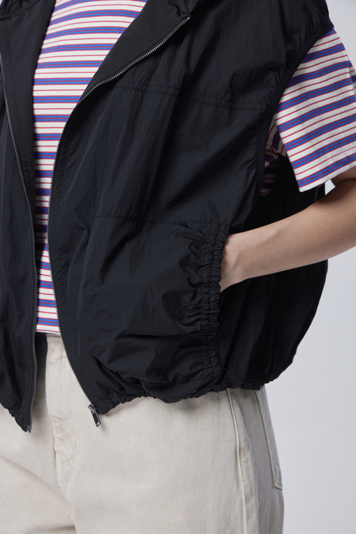 https://img.benettonmall.com/PARTS/KB/26F/BAJP30641BK_MB_D4.jpg?cb=1788777022
