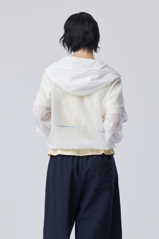 https://img.benettonmall.com/PARTS/KB/26F/BAJP32641WH_MB_D1.jpg?cb=1788777022