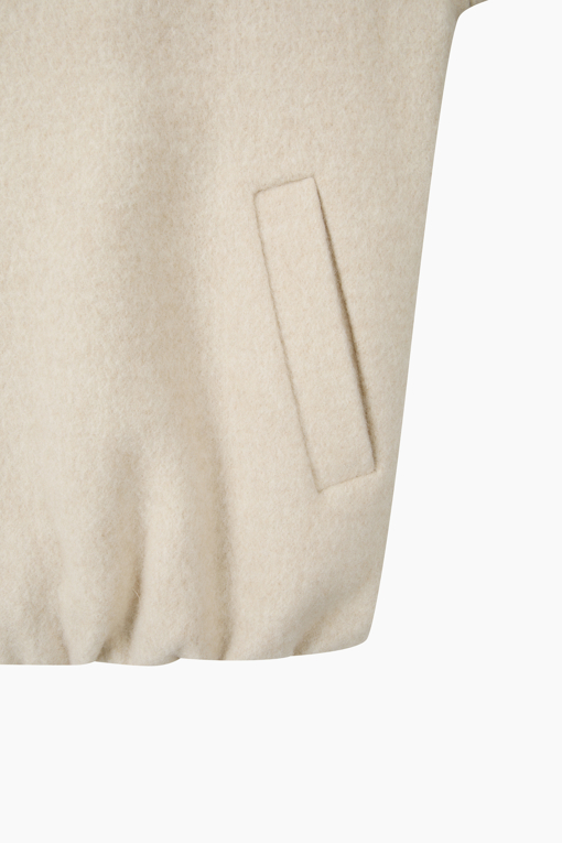 https://img.benettonmall.com/PARTS/KB/26F/BAJP53661CR_MB_D4.jpg