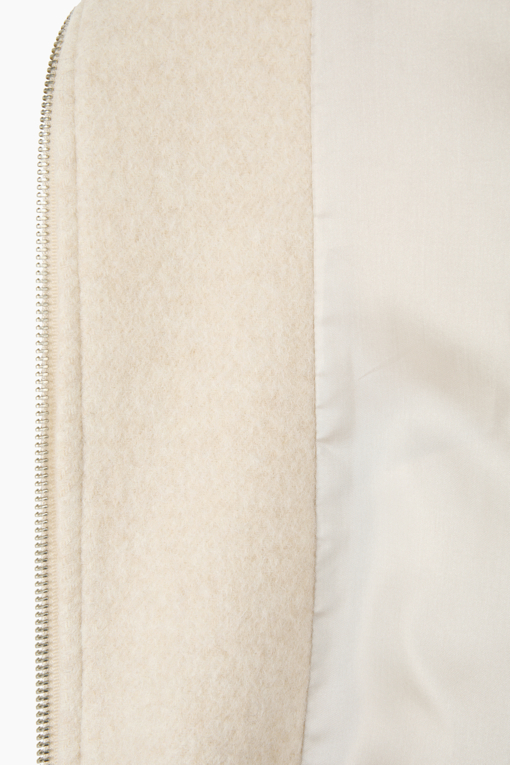 https://img.benettonmall.com/PARTS/KB/26F/BAJP53661CR_MB_D5.jpg