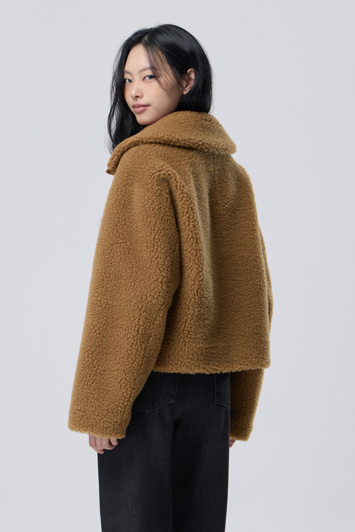https://img.benettonmall.com/PARTS/KB/26F/BAJP72661CA_MB_M1.jpg