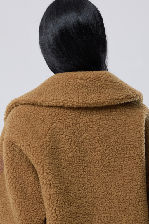 https://img.benettonmall.com/PARTS/KB/26F/BAJP72661CA_MB_M3.jpg