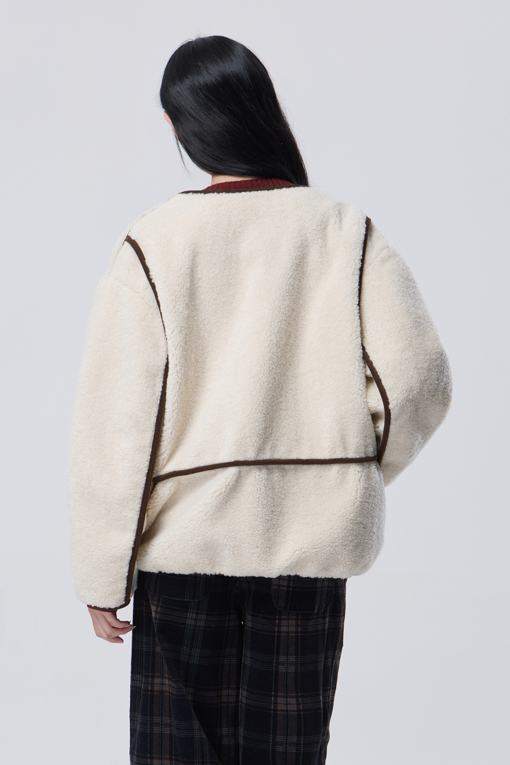 https://img.benettonmall.com/PARTS/KB/26F/BAJP73661IV_MB_M1.jpg