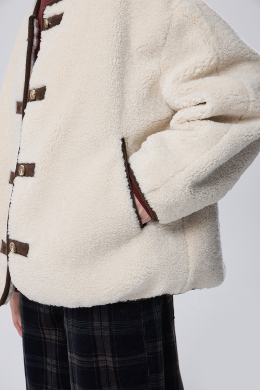 https://img.benettonmall.com/PARTS/KB/26F/BAJP73661IV_MB_M4.jpg