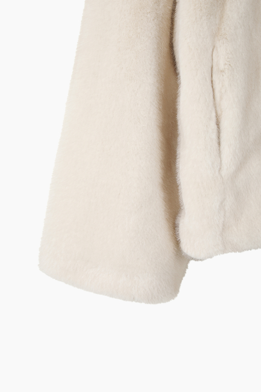 https://img.benettonmall.com/PARTS/KB/26F/BAJP78661IV_MB_D3.jpg