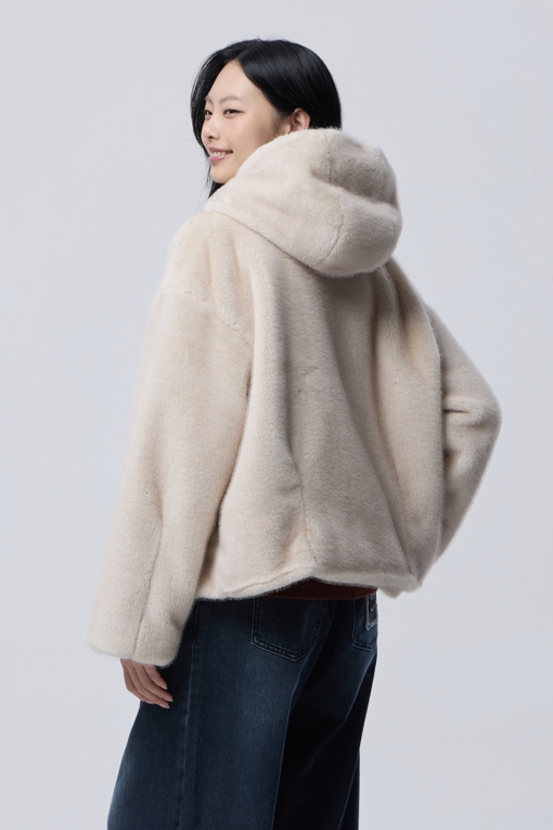 https://img.benettonmall.com/PARTS/KB/26F/BAJP78661IV_MB_M1.jpg
