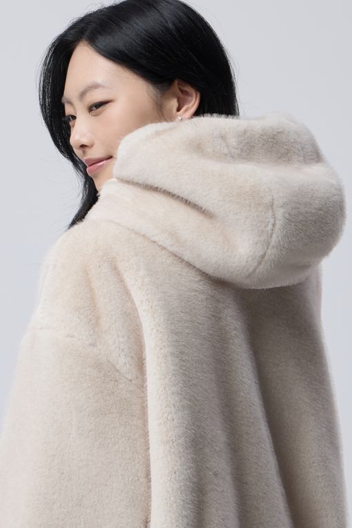 https://img.benettonmall.com/PARTS/KB/26F/BAJP78661IV_MB_M3.jpg