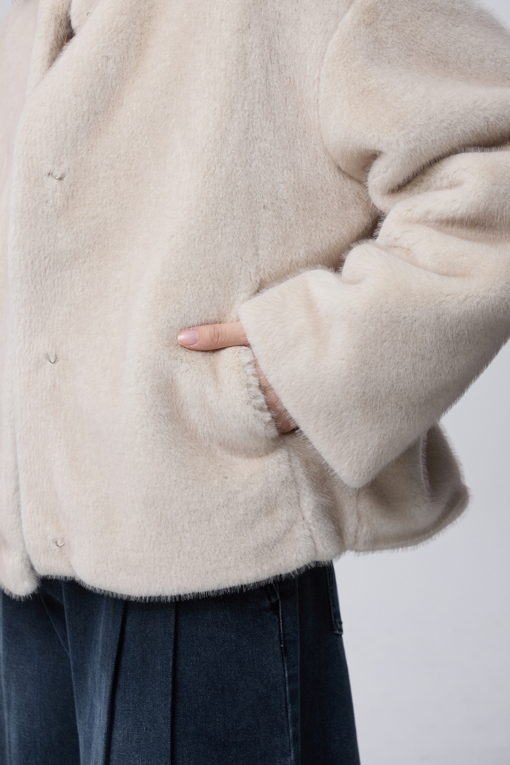 https://img.benettonmall.com/PARTS/KB/26F/BAJP78661IV_MB_M4.jpg