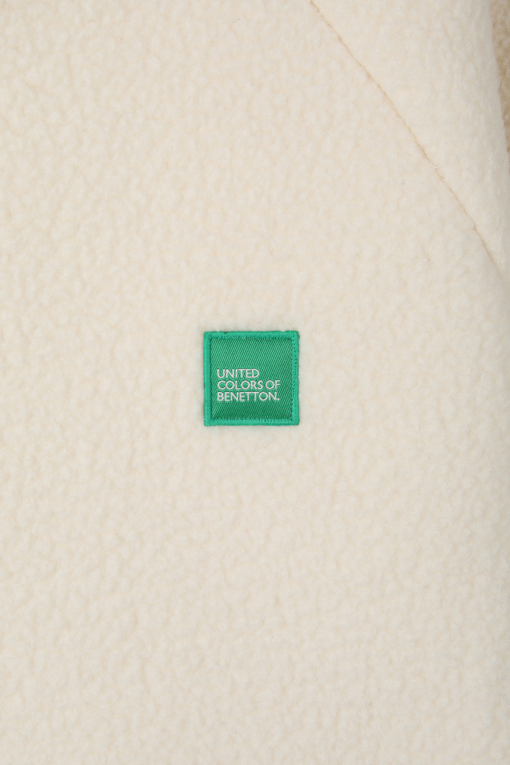 https://img.benettonmall.com/PARTS/KB/26F/BAJPG1661IV_MB_D3.jpg