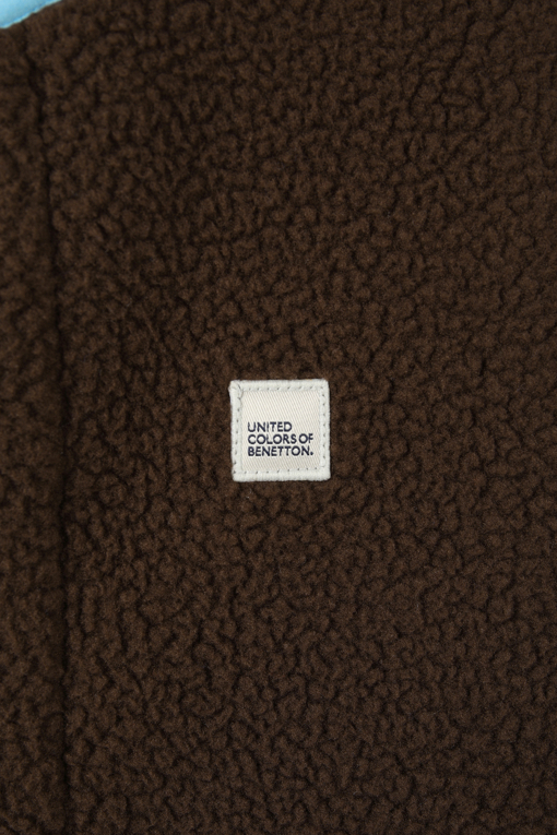 https://img.benettonmall.com/PARTS/KB/26F/BAJPG3661BR_MB_D3.jpg