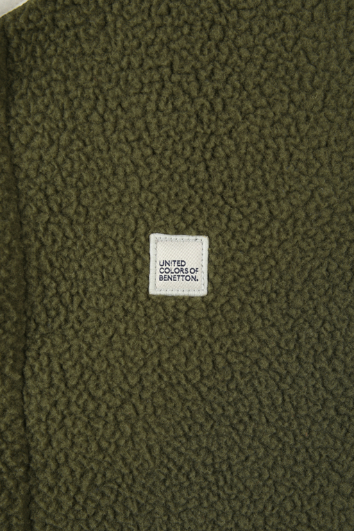 https://img.benettonmall.com/PARTS/KB/26F/BAJPG3661KA_MB_D3.jpg