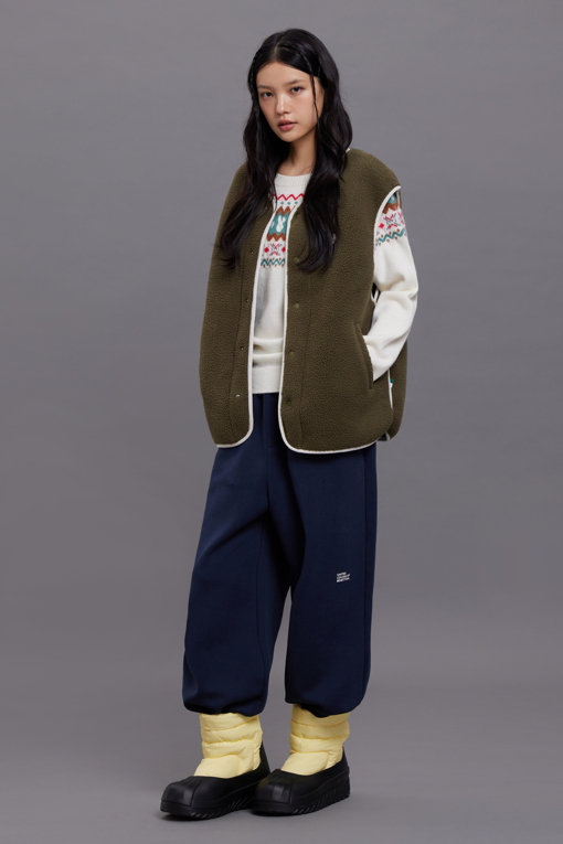 https://img.benettonmall.com/PARTS/KB/26F/BAJPG3661KA_MB_M2.jpg