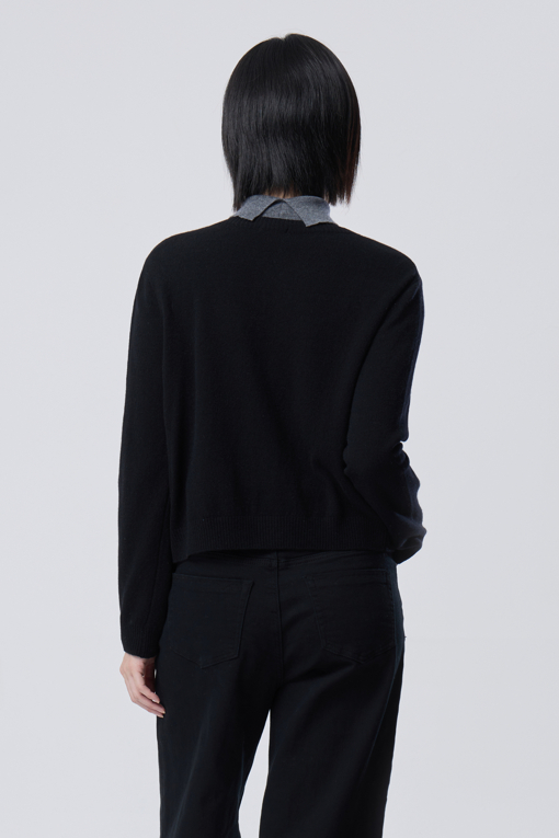 https://img.benettonmall.com/PARTS/KB/26F/BAKC71661BK_MB_M1.jpg?cb=1788777022