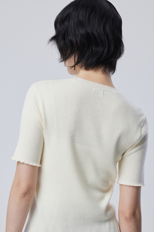 https://img.benettonmall.com/PARTS/KB/26F/BAKP32641IV_MB_D3.jpg?cb=1788777022