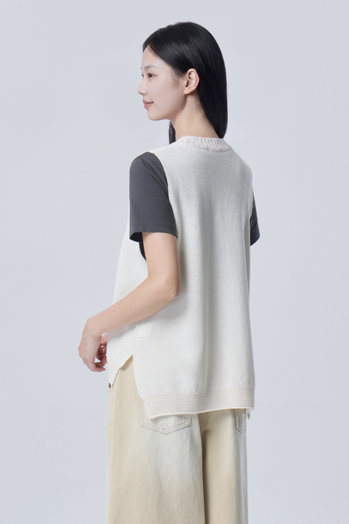 https://img.benettonmall.com/PARTS/KB/26F/BAKV30641IV_MB_D1.jpg?cb=1788777022