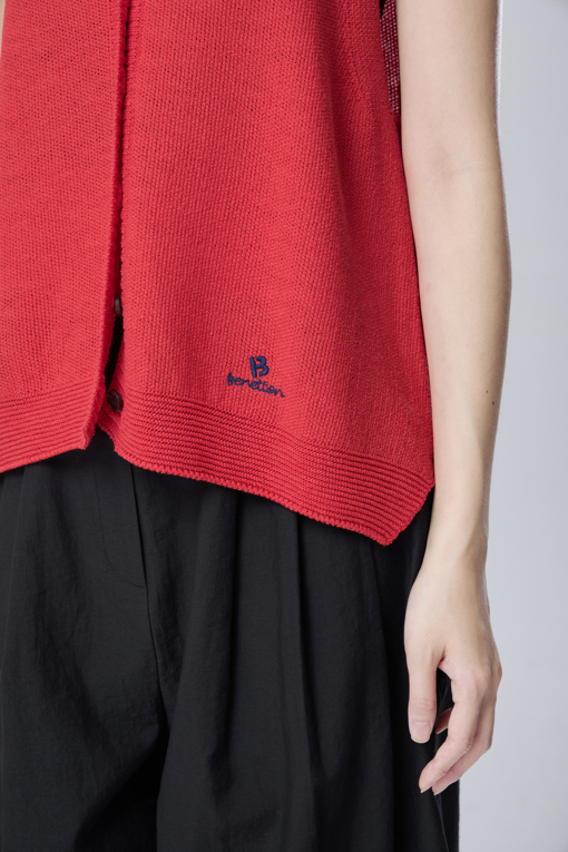 https://img.benettonmall.com/PARTS/KB/26F/BAKV30641RD_MB_D4.jpg?cb=1788777022