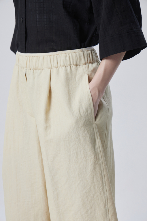 https://img.benettonmall.com/PARTS/KB/26F/BAPT01641BE_MB_D3.jpg?cb=1788777022