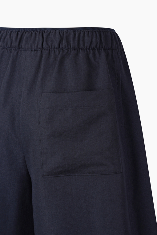 https://img.benettonmall.com/PARTS/KB/26F/BAPT01641IN_MB_D14.jpg?cb=1788777022